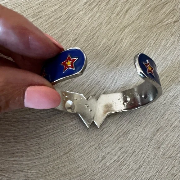 BUNDLE ME! Fun Wonder Woman fashion bracelet (OS adjustable) - Picture 5 of 8